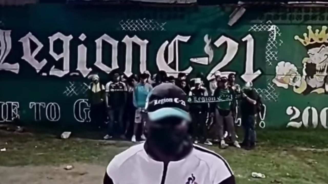 Las barras bravas lanzaron duro mensaje en contra de jugadores y directivos.
