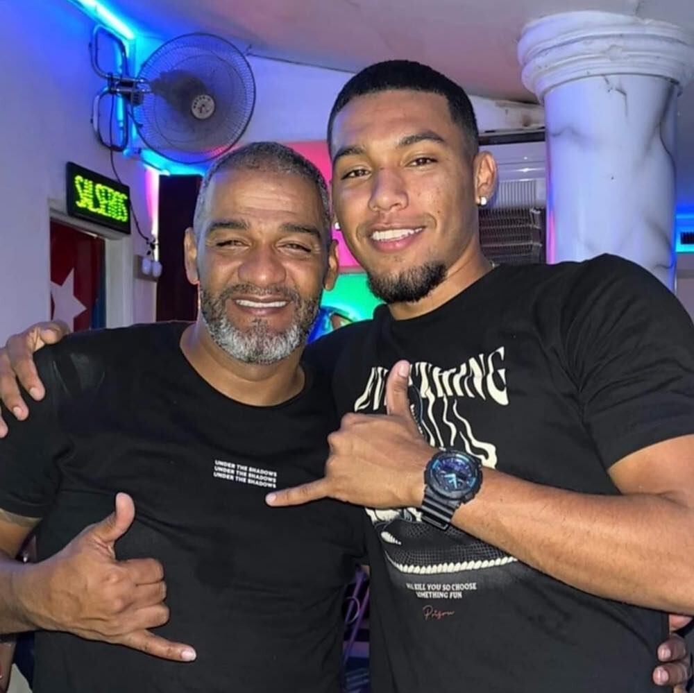 Néstor Salazar junto a su hijo Juan Camilo
