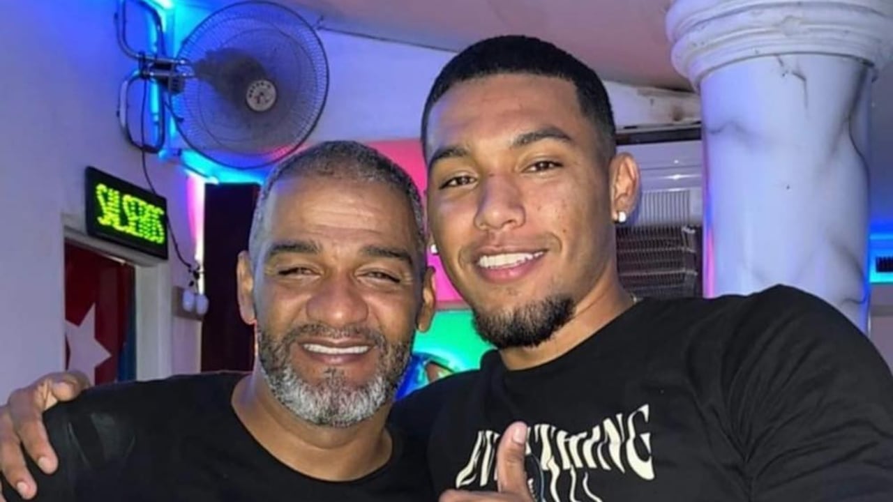 Néstor Salazar junto a su hijo Juan Camilo