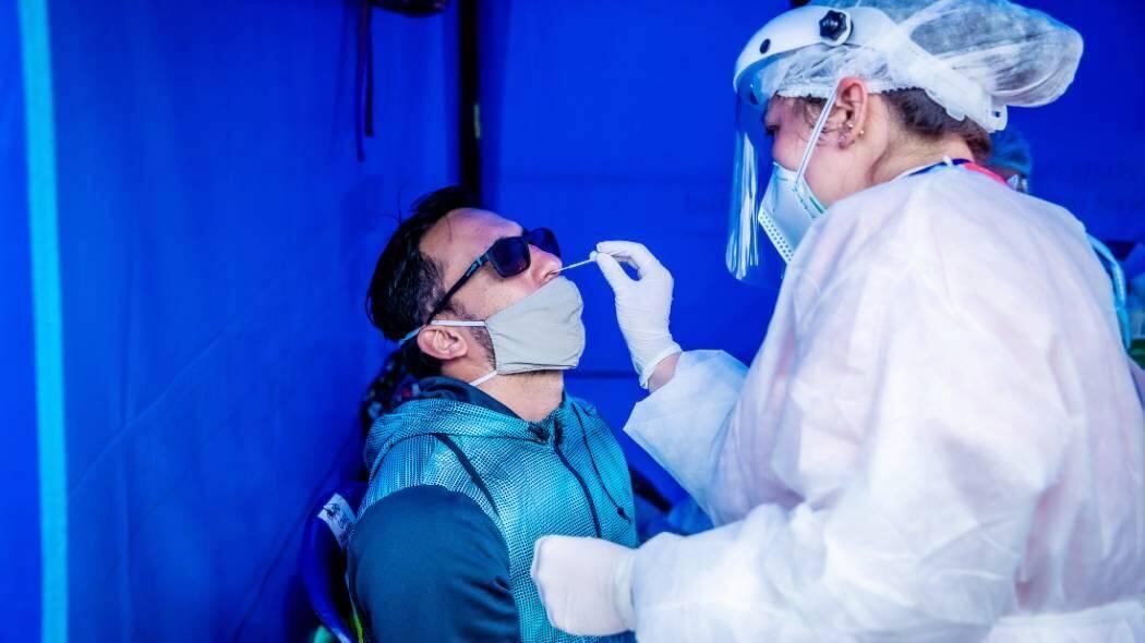 Si una persona quiere practicarse una toma de prueba PCR para la detección de covid-19 de manera gratuita en Bogotá, puede hacerlo en los puntos habilitados por las cuatro Subredes del Distrito en las diferentes localidades.