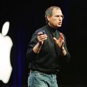 Steve Jobs en el discurso de apertura en Macworld el 7 de enero de 2002 en San Francisco, CA. Jobs presentó nuevos productos, incluido un nuevo iBook y el iMac actualizado, y software.