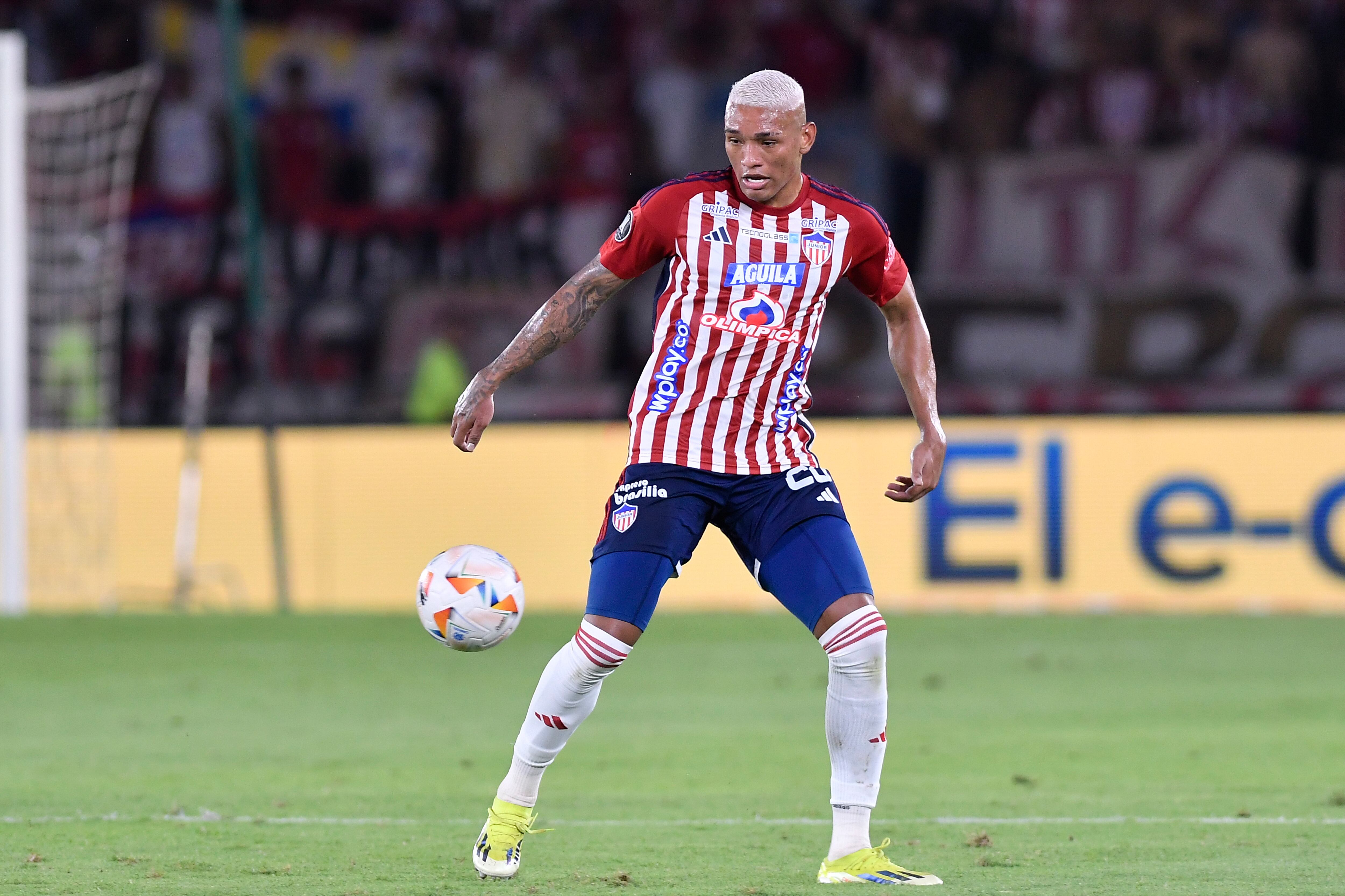 Jermein Peña, defensor central al servicio de Junior de Barranquilla.