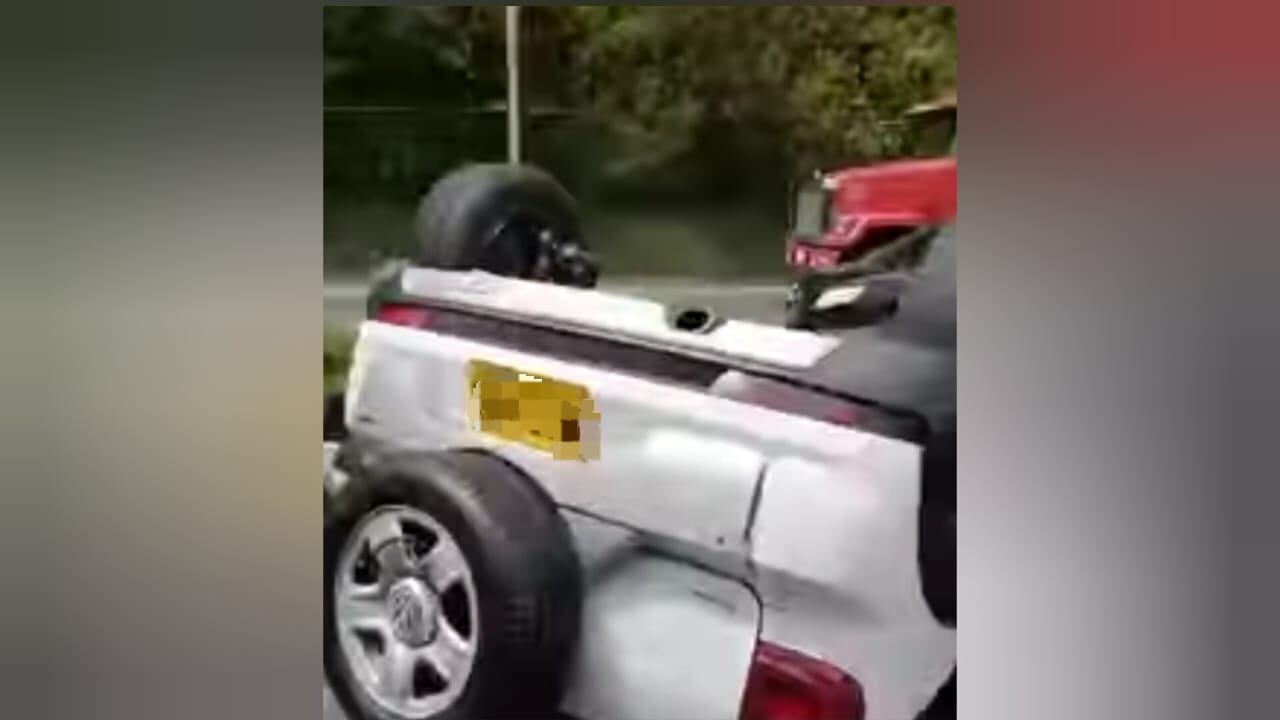 Al parecer el conductor logró salir del vehículo sin mayores dificultades