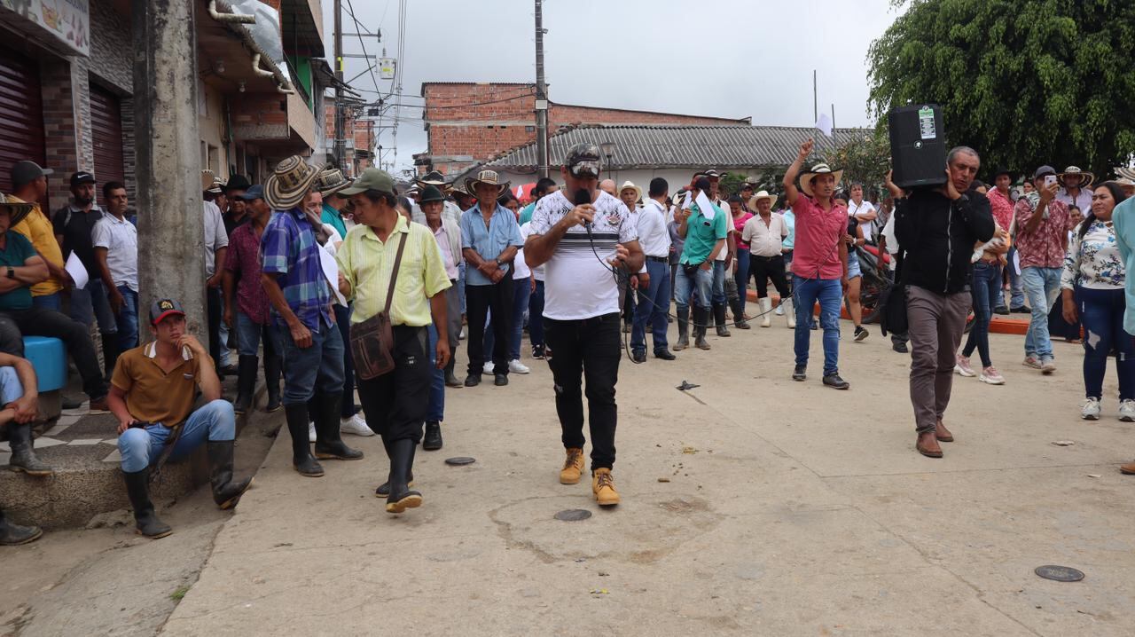 La comunidad de Santa Rita de Ituango marchó por las calles del pueblo para pedir la liberación de Miller Guerra.