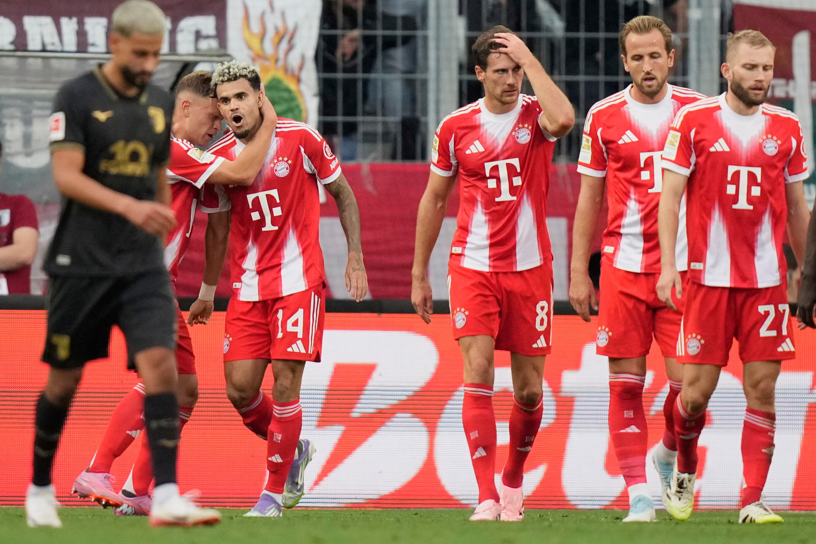 Bayern's Luis Diaz, second left, celebrates after scoring his side's second goal during the Bundesliga soccer match between FC Augsburg and FC Bayern Munich in Augsburg, Germany, Aug. 30, 2025. (AP Photo/Matthias Schrader)