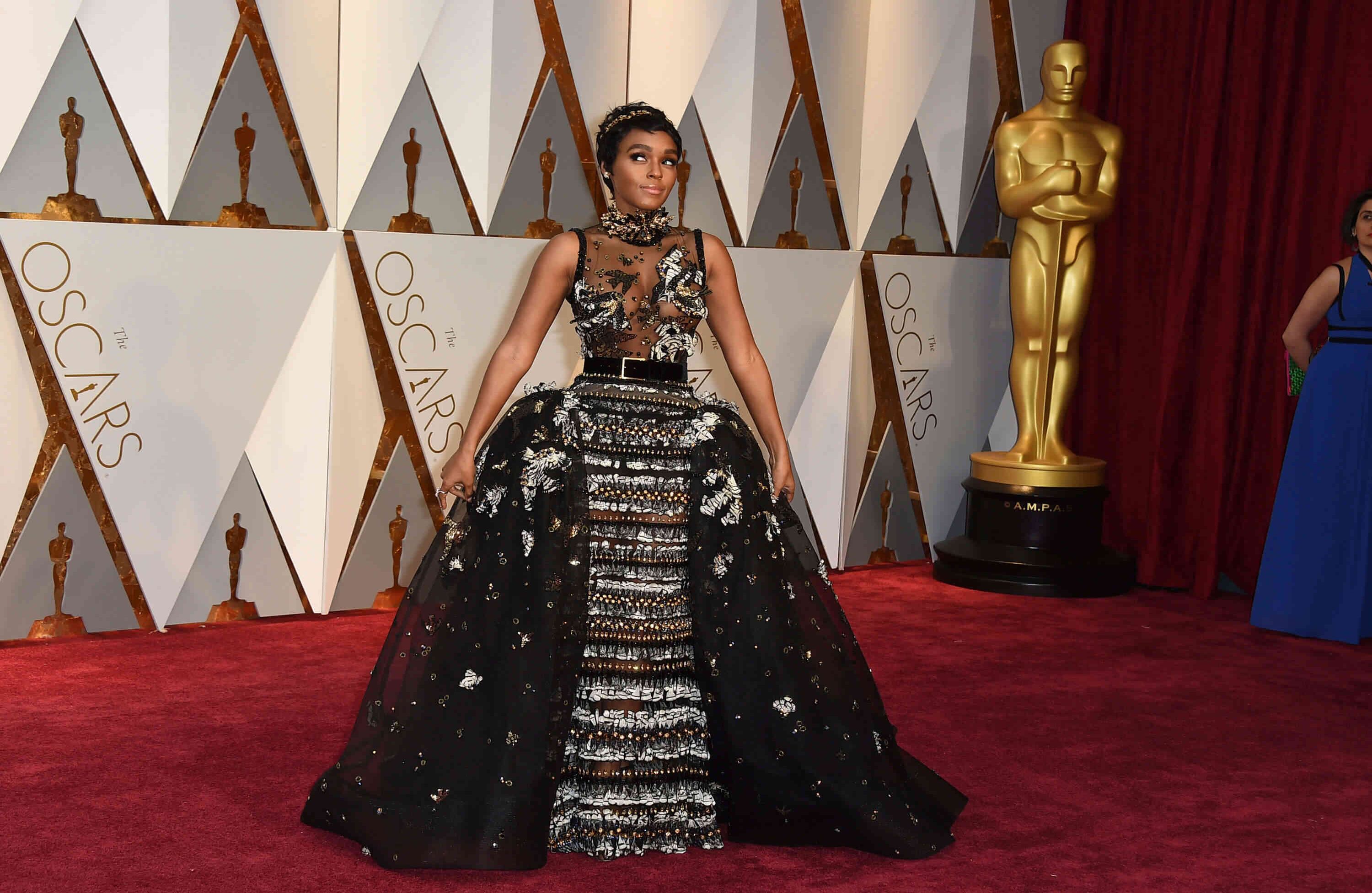 Janelle Monae usó un hermoso vestido diseñado por el libanés Elise Saab (Photo by Jordan Strauss/Invision/AP)