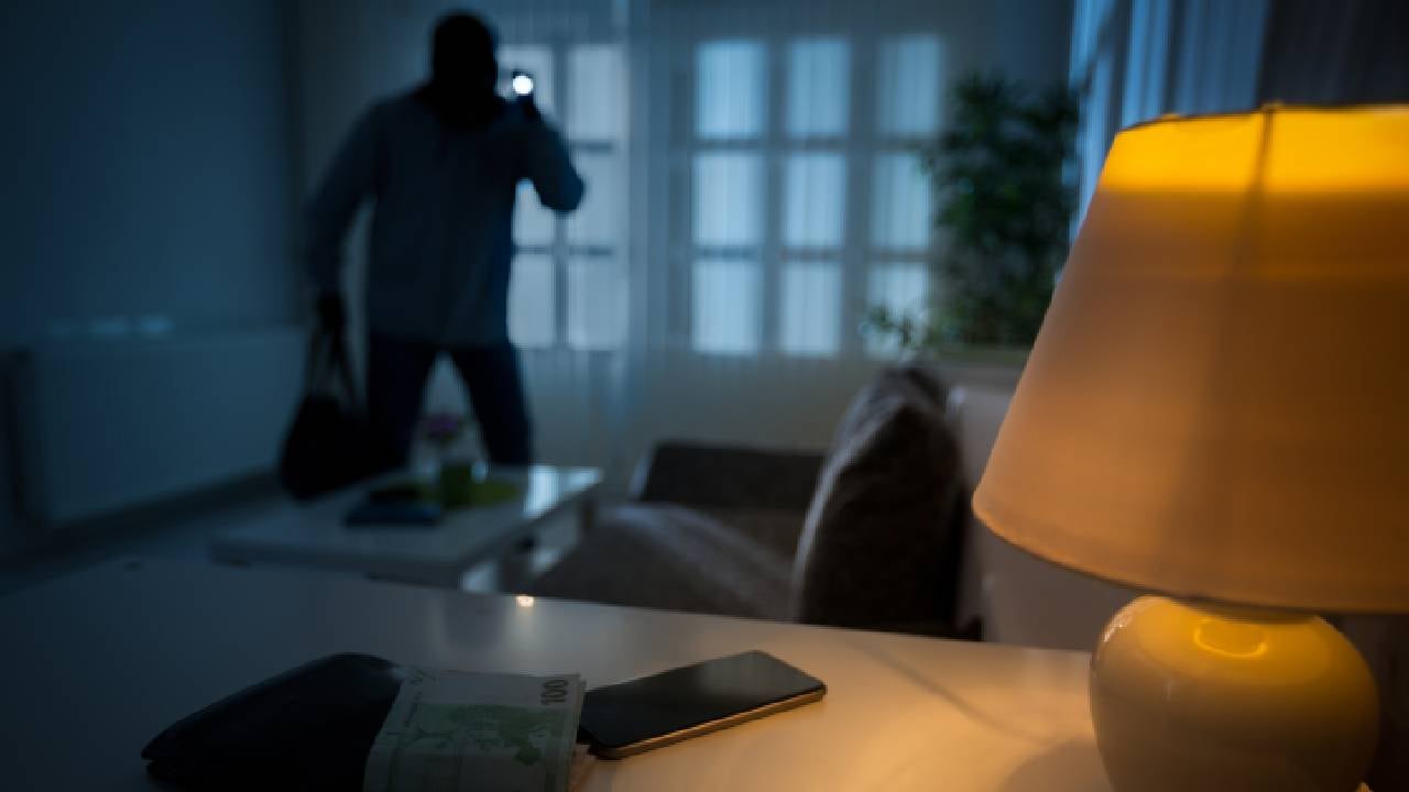 El padre y hermana de la víctima no se percataron de la presencia del delincuente (imagen de referencia).