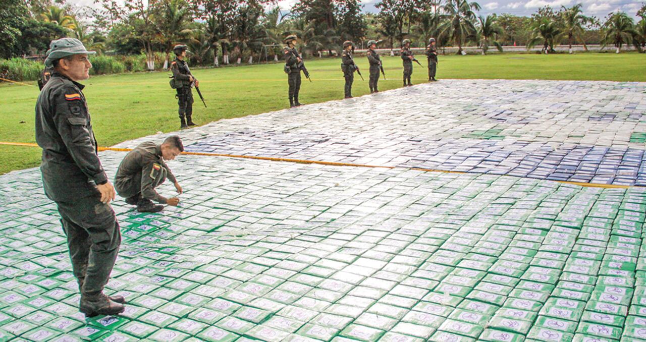 Los carteles internacionales de droga cambian armamento por grandes cantidades de cocaína que exportan hacia EE. UU. y Europa.
