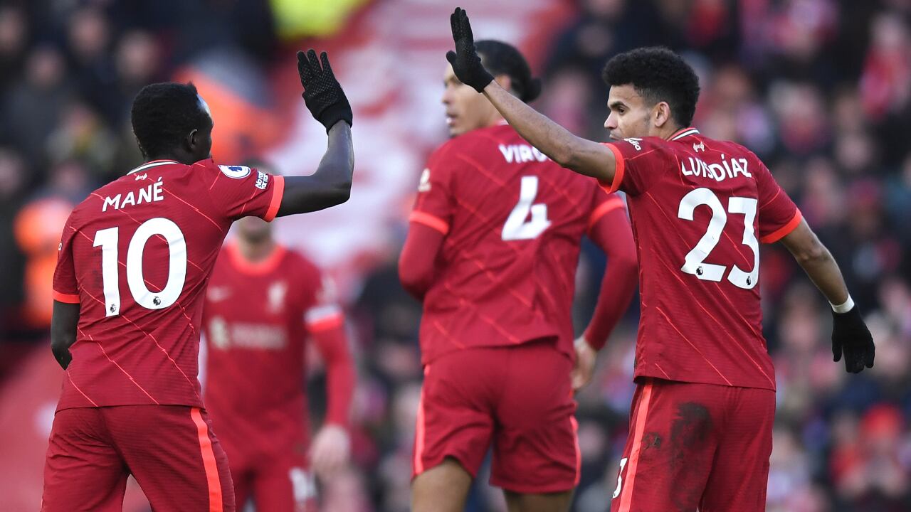 Mané tuvo que modificar su posición en el ataque del Liverpool tras la llegada del colombiano