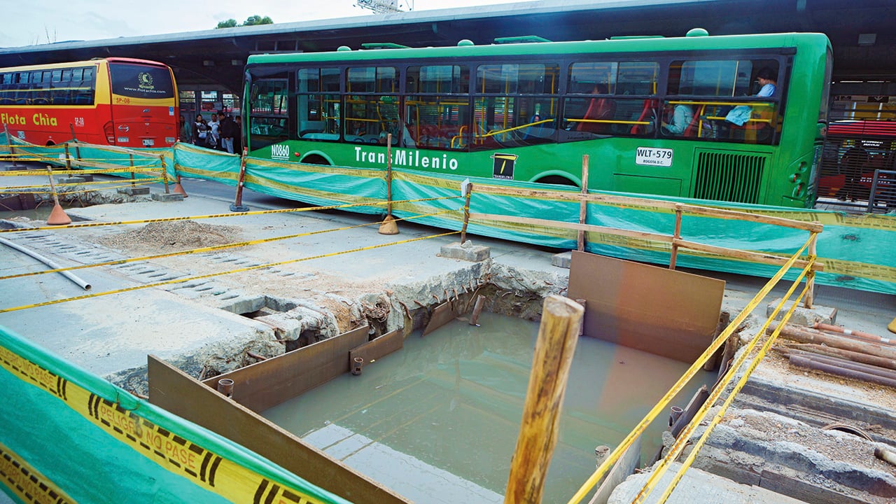 Puente peatonal inconcluso calle 174 autopista norte Bogotá
Octubre 16 del 2026
Foto Guillermo Torres Reina - SEMANA