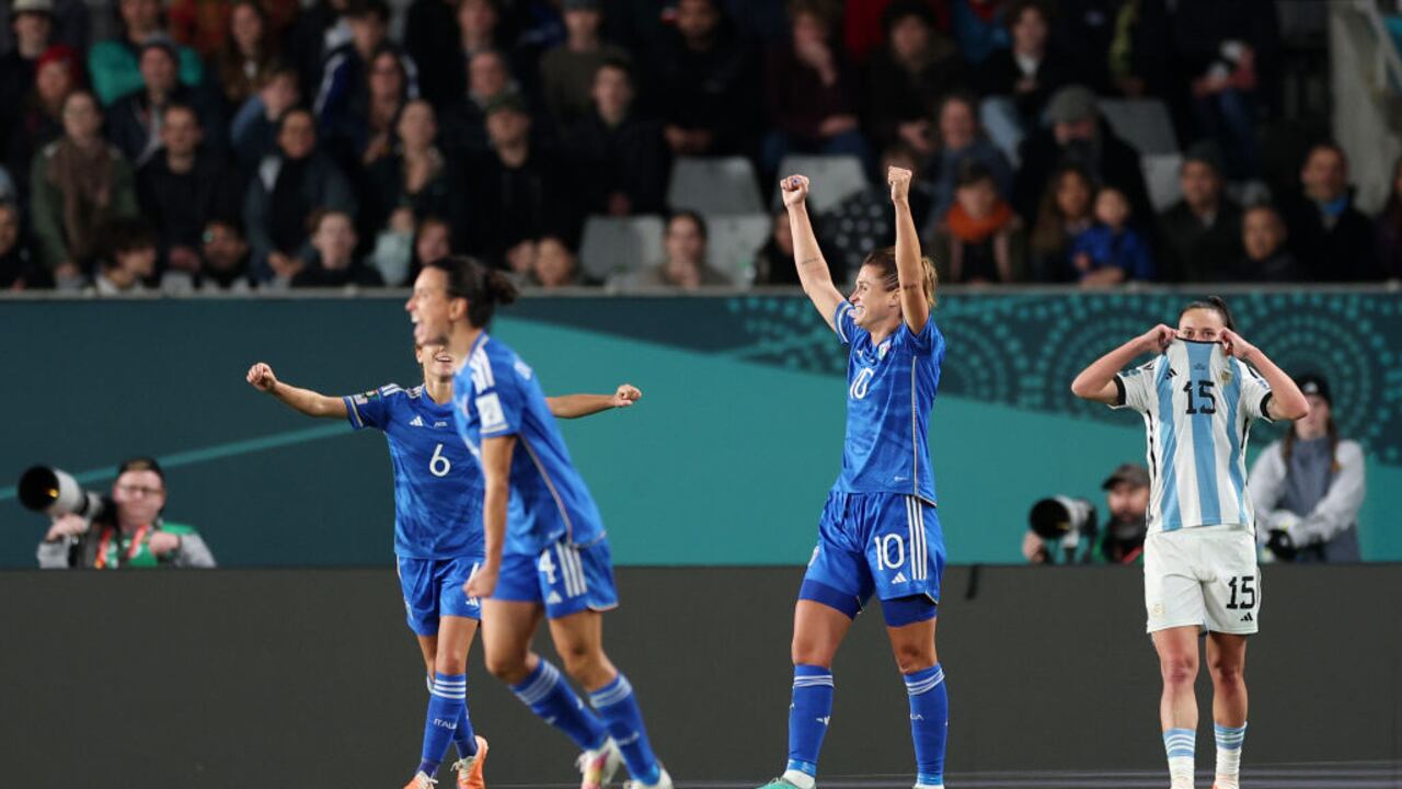 Italia se llevó la victoria sobre la hora, frente a Argentina.