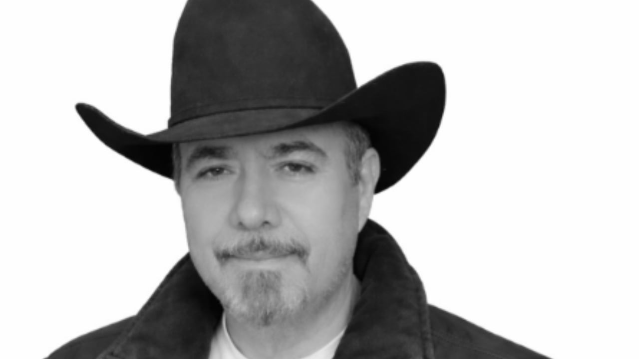 Martín Olivares, cantante de música popular en México.