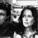 El actor estadounidense Robert Blake (izquierda) en una escena de la popular serie dramática de televisión de los años 70 "Baretta", donde interpreta a un detective de la policía.