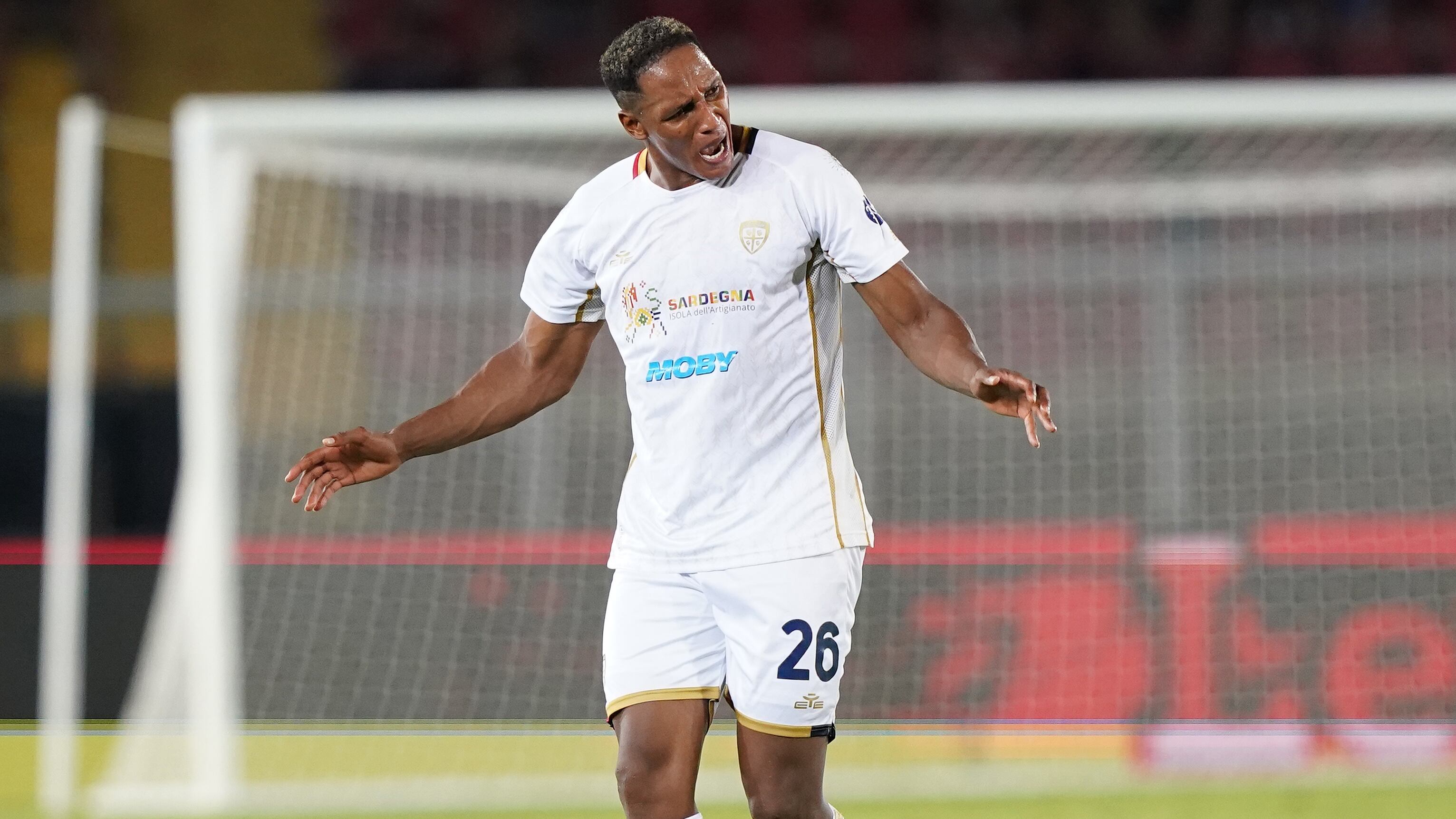Yerry Mina, defensor colombiano al servicio del Cagliari.