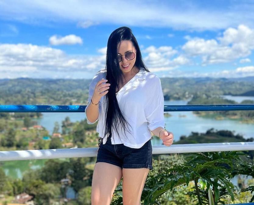 Juliana Calderón afirma que su cuerpo rechazó una prótesis que se puso en el rostro hace algún tiempo.