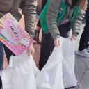 Miembros del ICBF llegaron al Hospital Militar para darles regalos a los cuatro niños encontrados en la selva del Guaviare.