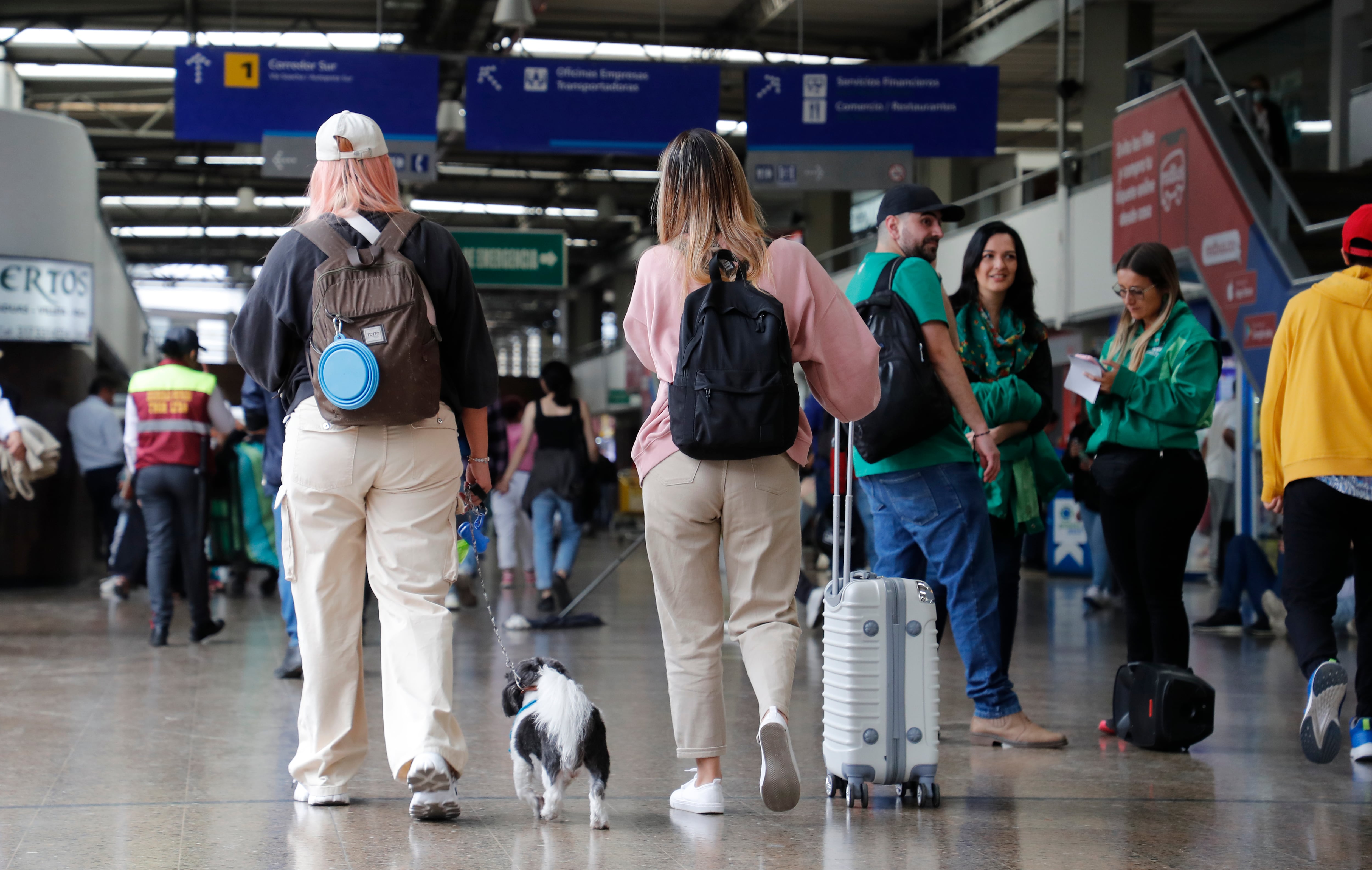 Terminal de Transporte de Bogotá  viajeros durante la temporada de Semana Santa
Bogota abril 5 del 2023
Foto Guillermo Torres Reina / Semana