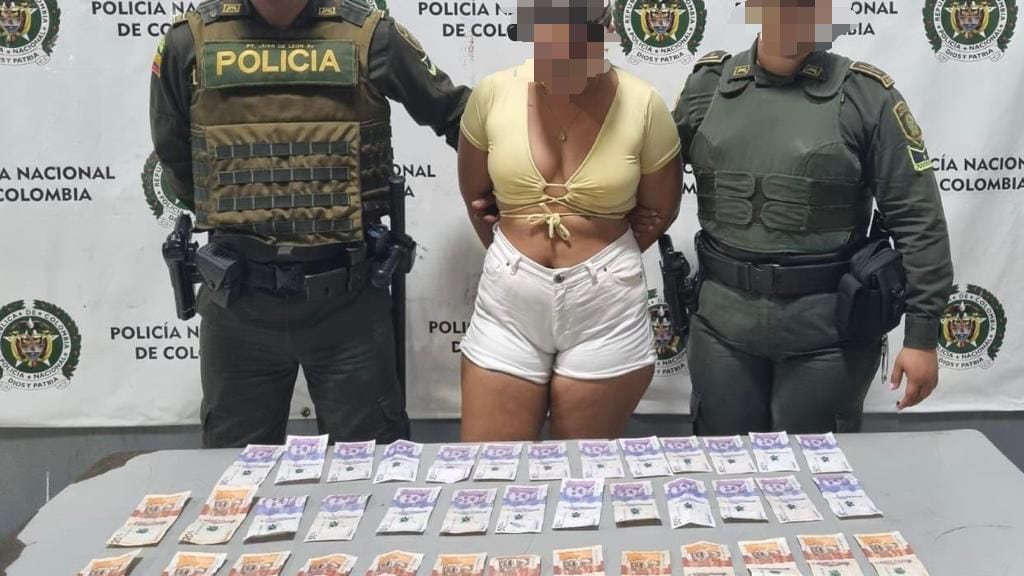 Alias la Mona fue capturada con dinero producto de una extorsión.