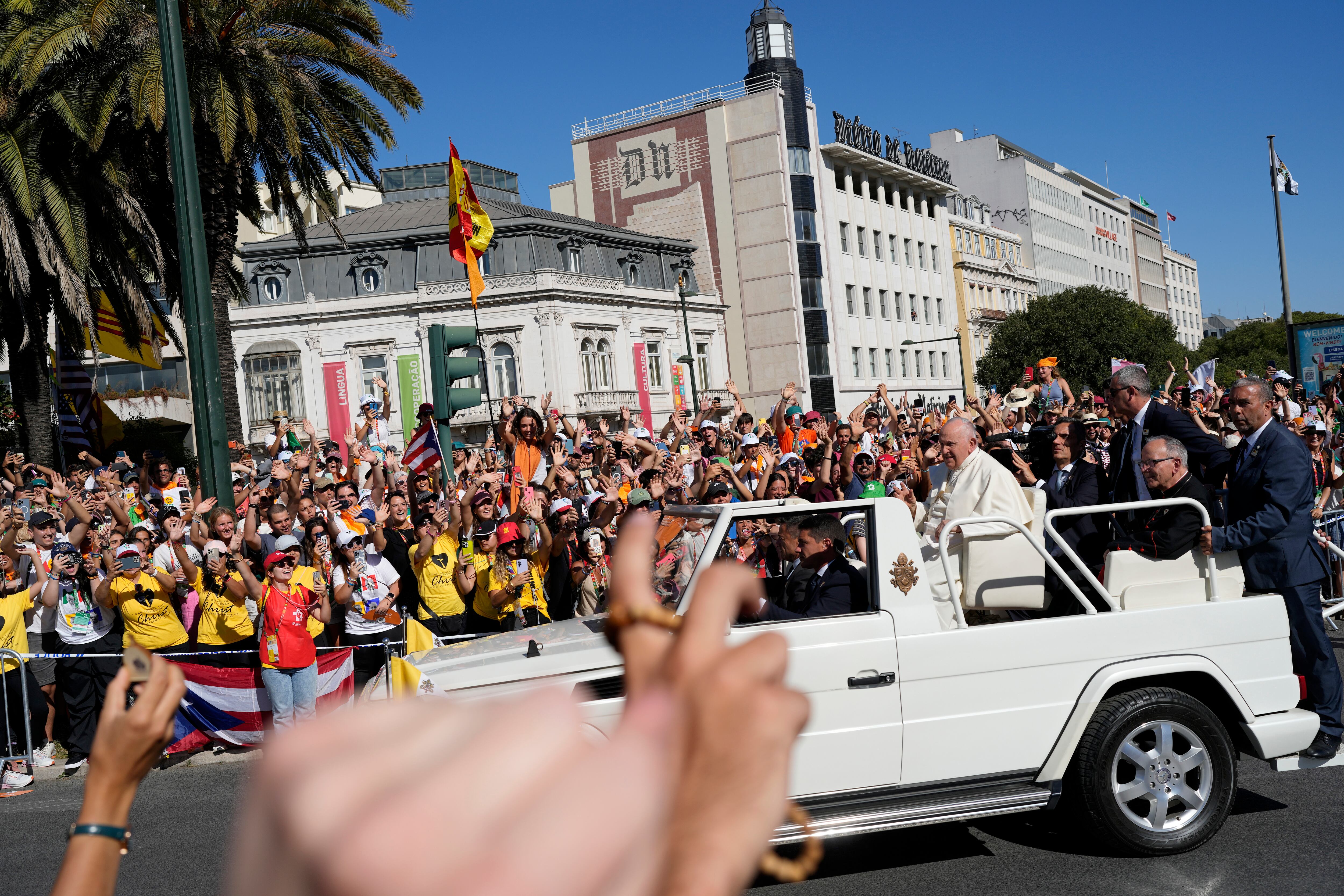 Miles de jóvenes de todo el mundo acuden a Lisboa al encuentro de cada 4 años con el papa: la JMJ.