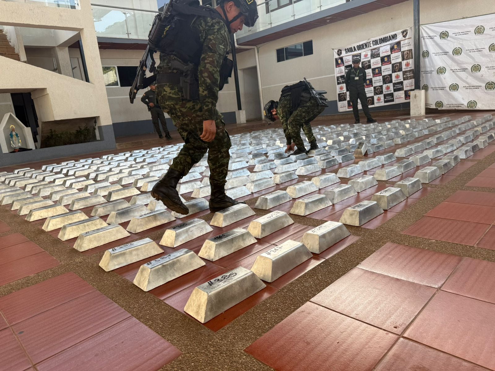 Estaño decomisado por el Ejército Nacional de Colombia.