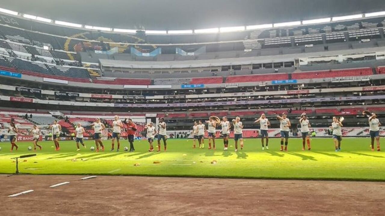Selección Colombia femenina en el estadio Azteca