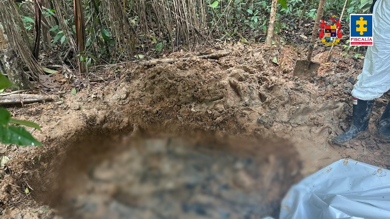 Las primeras pesquisas indican que las ocho personas habrían sido llevadas posteriormente a un predio abandonado donde fueron asesinadas.