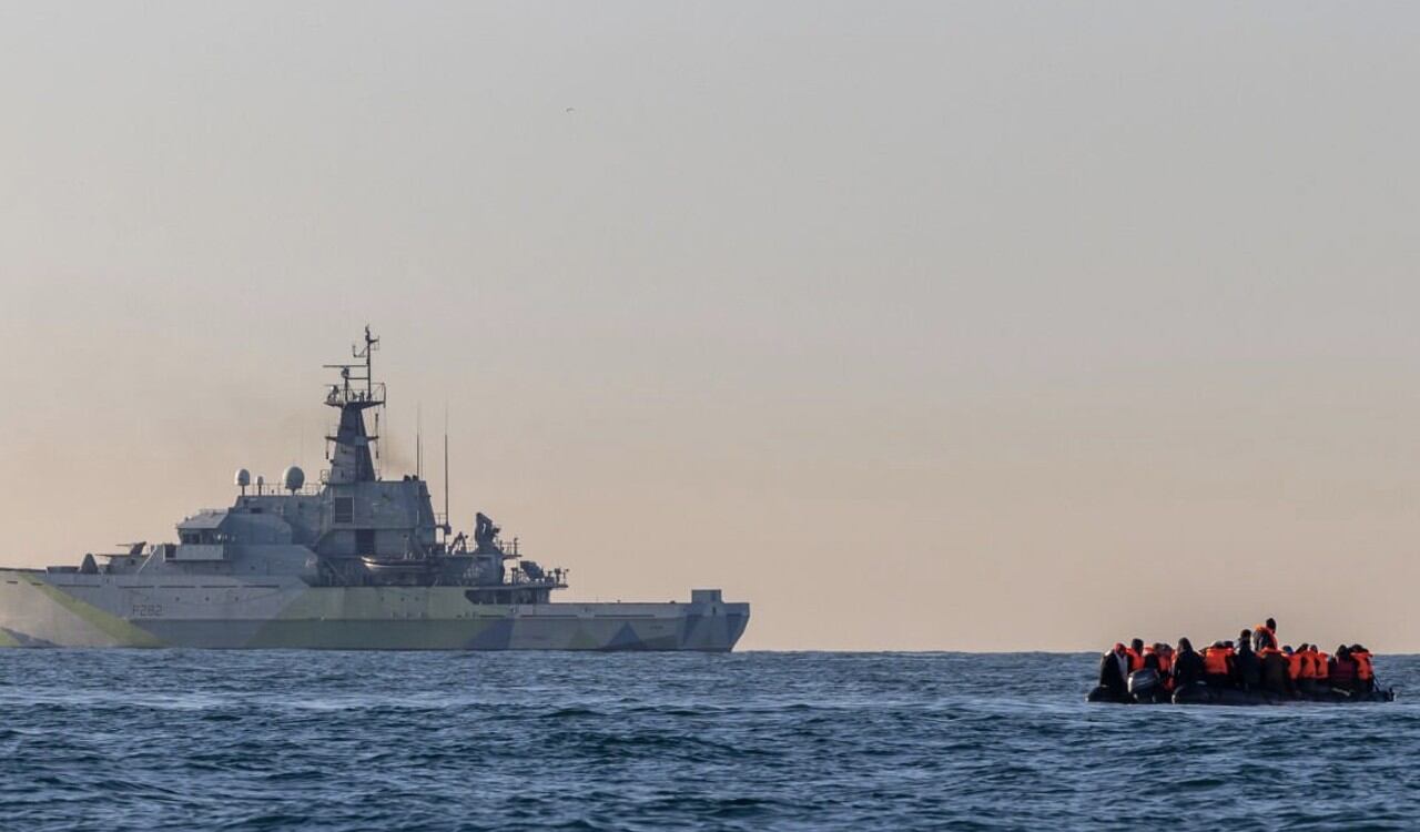 Varios botes con inmigrantes abordo, son detenidos por las autoridades de Reino Unido en el Canal de la Mancha