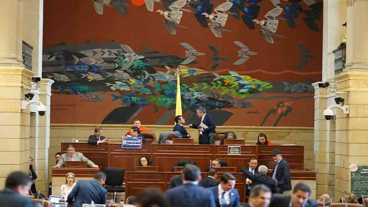 Aprueban convenio para evitar doble tributación entre Colombia y Francia.