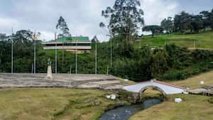 El puente de Boyacá antes lleno de turistas hoy está vacío, la pandemia transformó el monumento, que por primera vez en siglos no tendrá turistas escuchando la historia de Simón Bolivar, Francisco de Paula Santander y la Batalla de Boyacá.