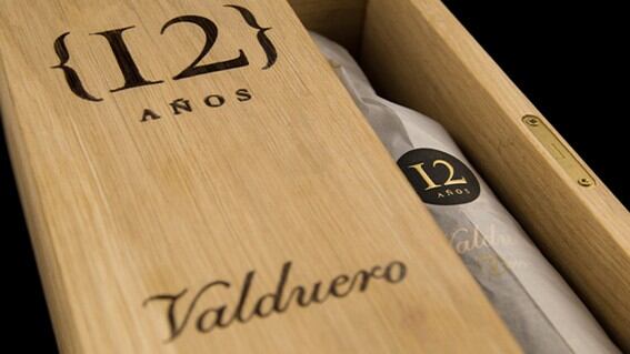 Originario del viñedo de la Ribera del Duero, en España, este vino es uno de los siete más “magníficos del mundo”, según la revista Fine. Los coleccionistas destacaron su proceso artesanal y tradición.