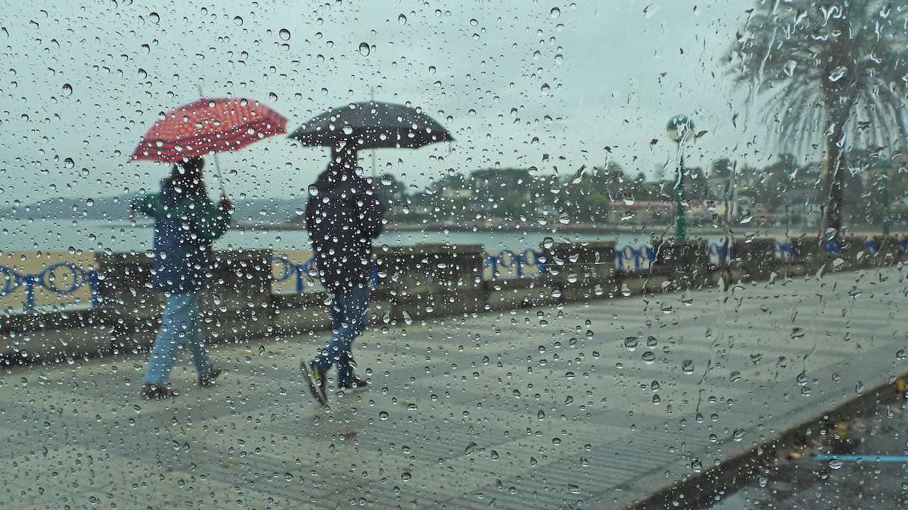 Cielos nublados y lluvias intermitentes dominarán gran parte del territorio colombiano en las próximas 24 horas, con mayor intensidad en regiones Andina, Pacífica y Caribe.