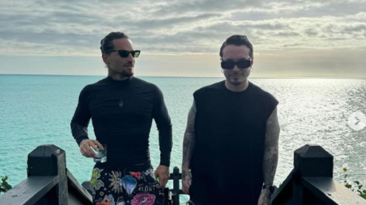 J Balvin y Maluma dan a conocer un avance de su nueva producción 'Gafas Negras'
Foto: Instagram @maluma