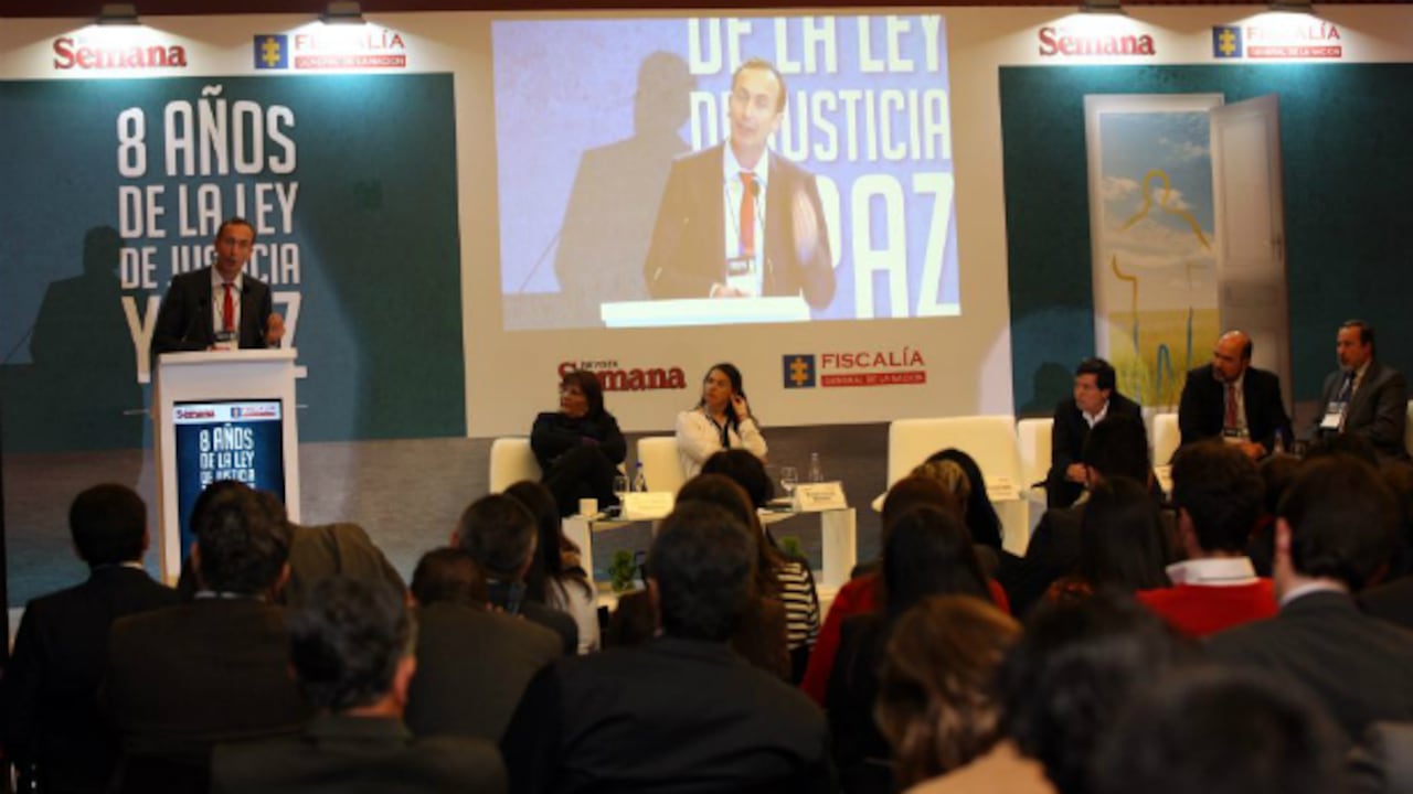 El evento sobre Justicia y Paz de Semana y la Fiscalía contó con 11 panelistas.