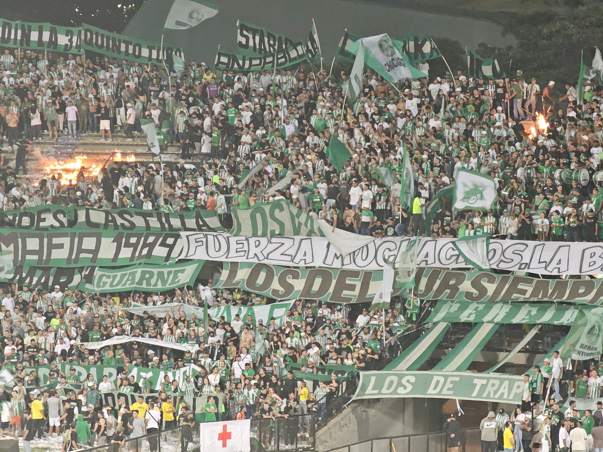 Hinchas Atlético Nacional queman parte del estadio tras perder con Millonarios