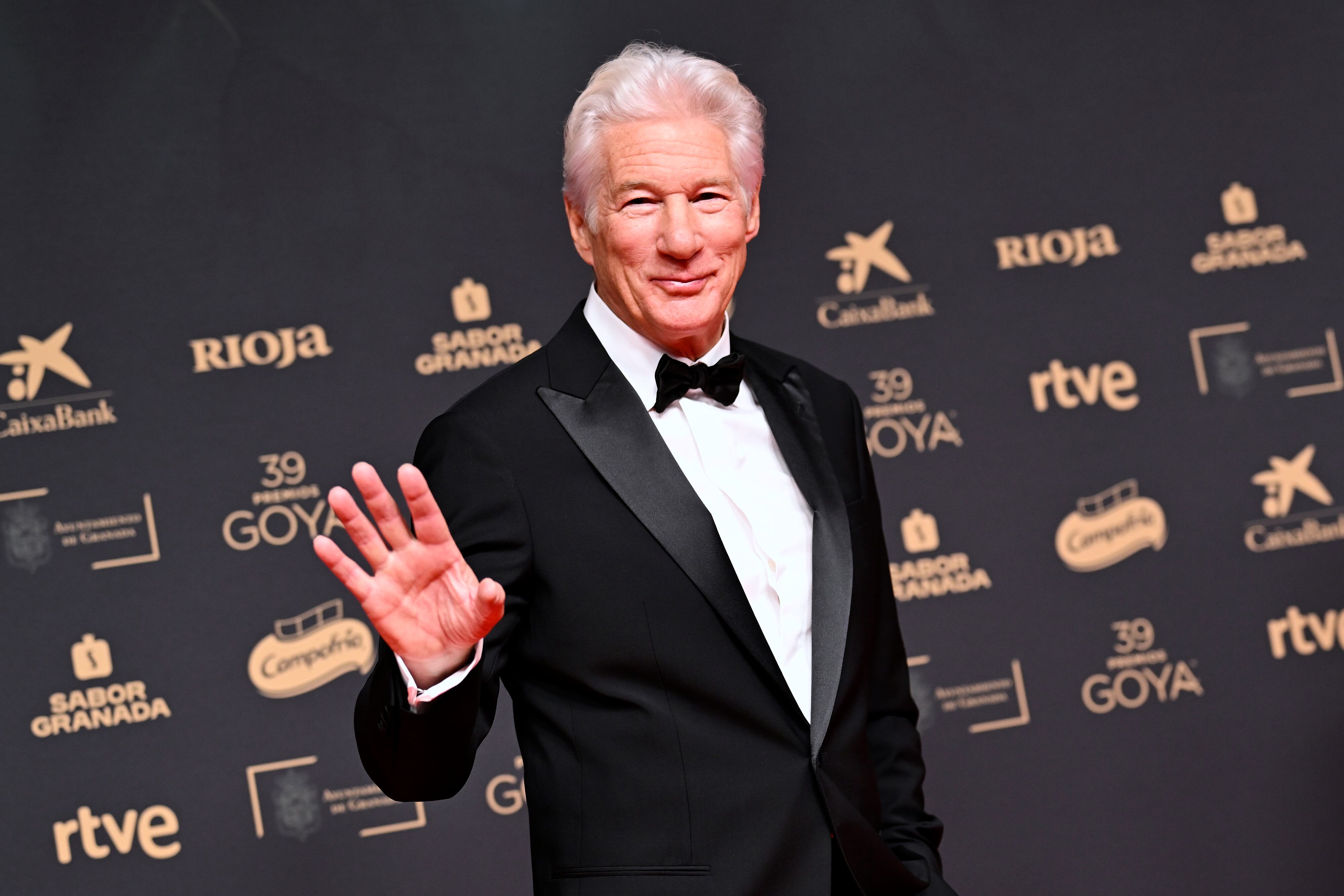 GRANADA, ESPAÑA - 8 DE FEBRERO: Richard Gere asiste a la alfombra roja durante los Premios Goya de Cine 2025 en el Centro de Exposiciones y Conferencias de Granada el 8 de febrero de 2025 en Granada, España. (Foto de Carlos Álvarez/WireImage)