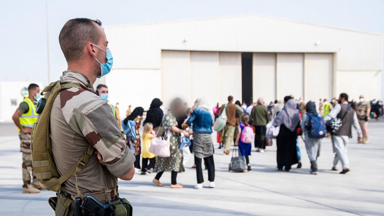 Francia recibe a los refugiados de Afganistán
