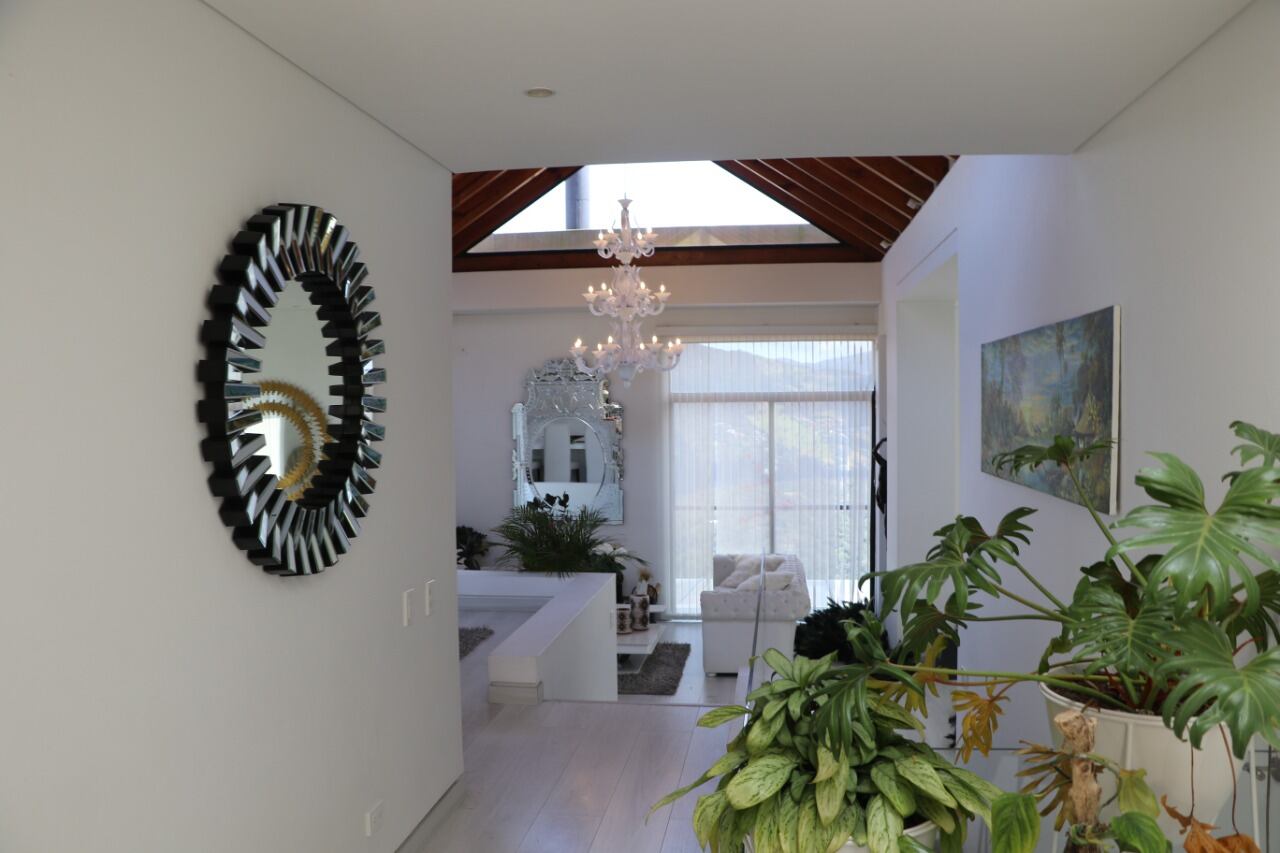 Foto de la sala de la casa del estilista Mauricio Leal.