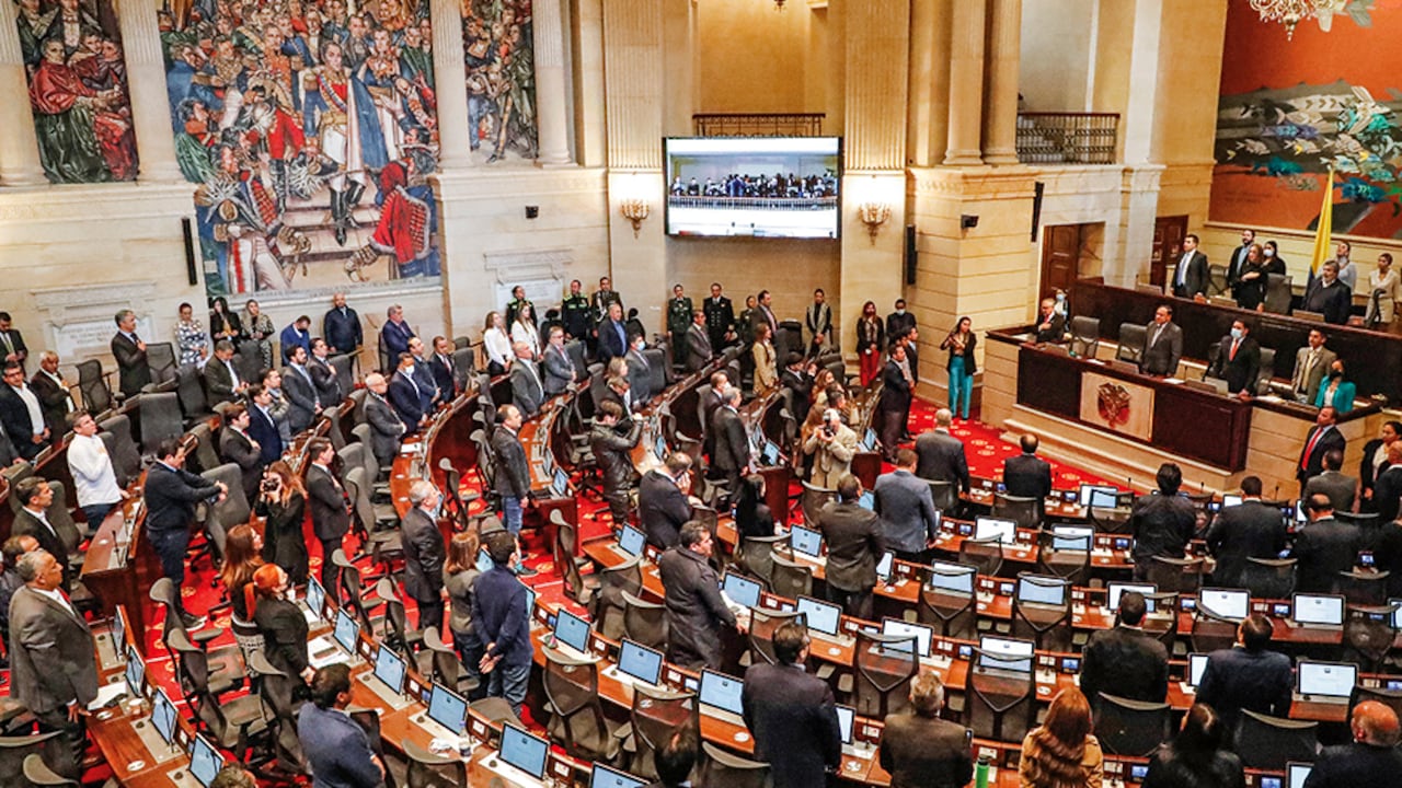 En el momento, coexisten varios proyectos que buscan bajarle el salario a los congresistas.