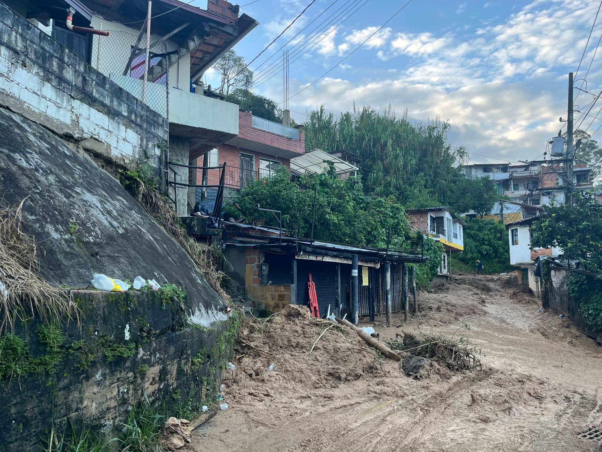 Desde la Alcaldía de Sabaneta informaron a toda la ciudadanía que, frente a la emergencia invernal,  trabajan de manera continua y articulada con todas las entidades para atender a las familias afectadas por esta emergencia.