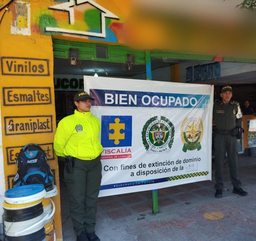 Bienes objeto de extinción de dominio a redes de tráfico de cigarrillos y calzado.