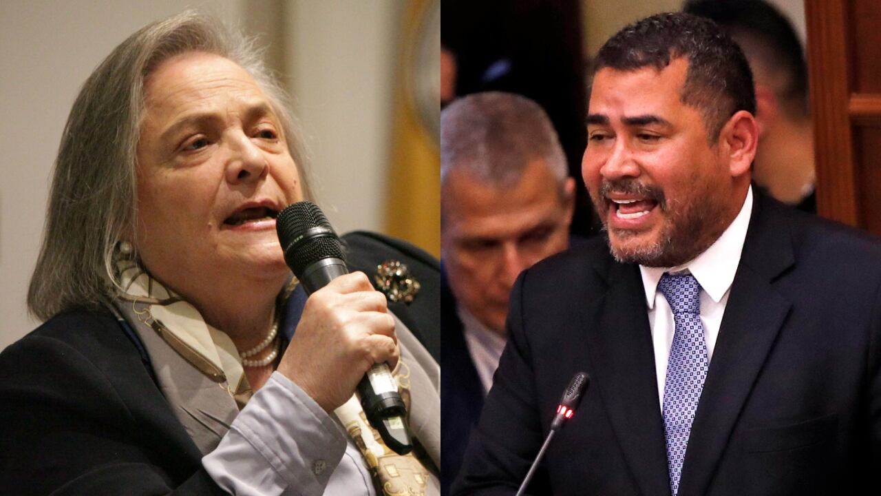 Los senadores Clara López y Alejandro Chacón.