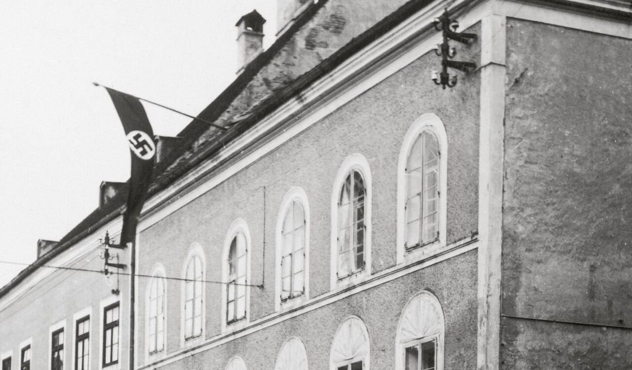 Así lucía la casa donde nació Adolfo Hitler en Austria en plena guerra mundial