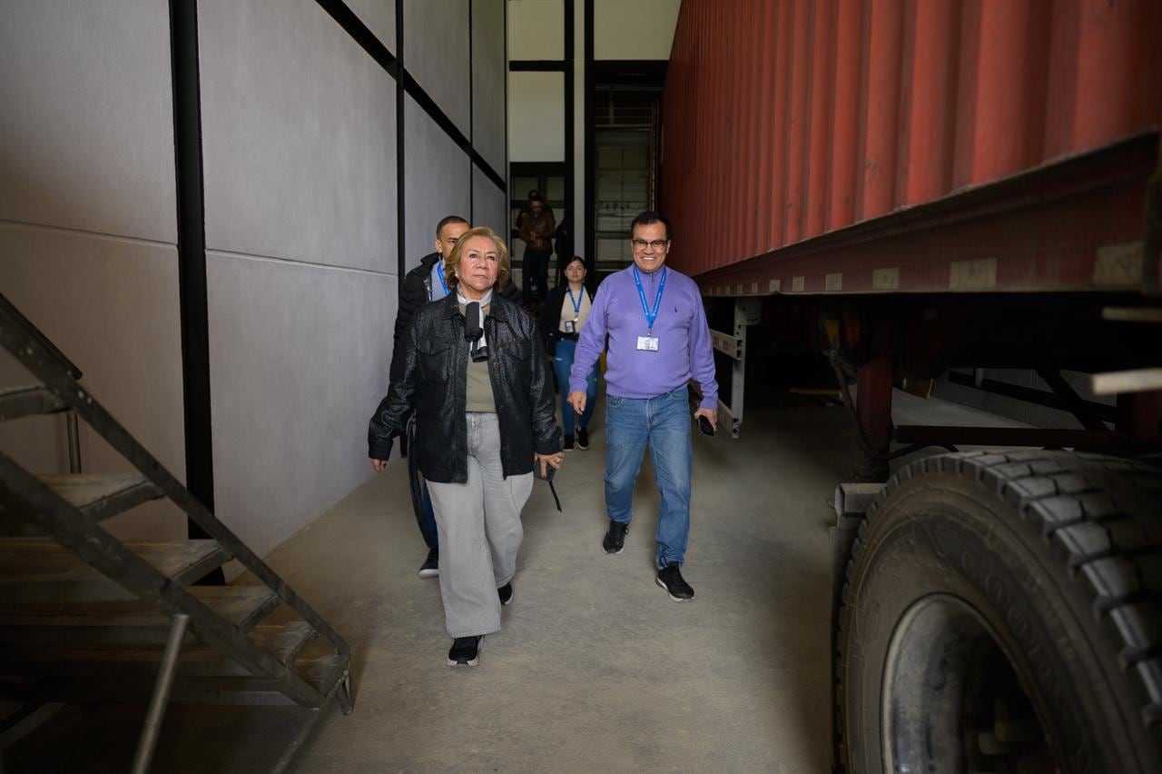 La ministra de Relaciones Exteriores, Rosa Villavicencio, al frente del proceso de los nuevos pasaportes.