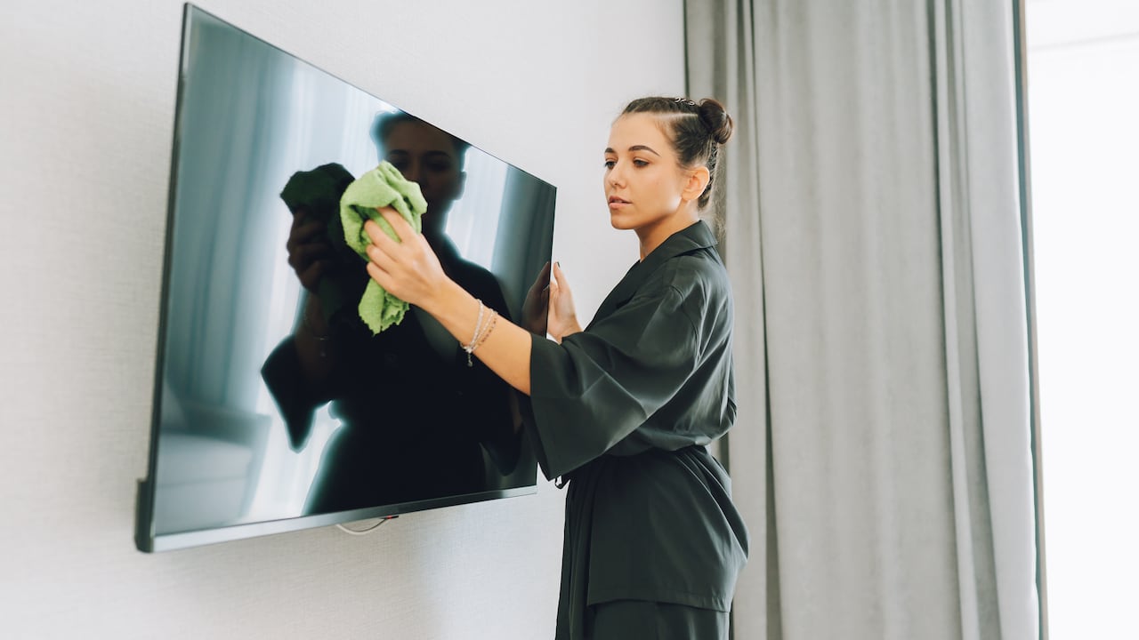 Los televisores, como cualquier otro dispositivo electrónico, tienen componentes sensibles que pueden verse afectados por la suciedad.