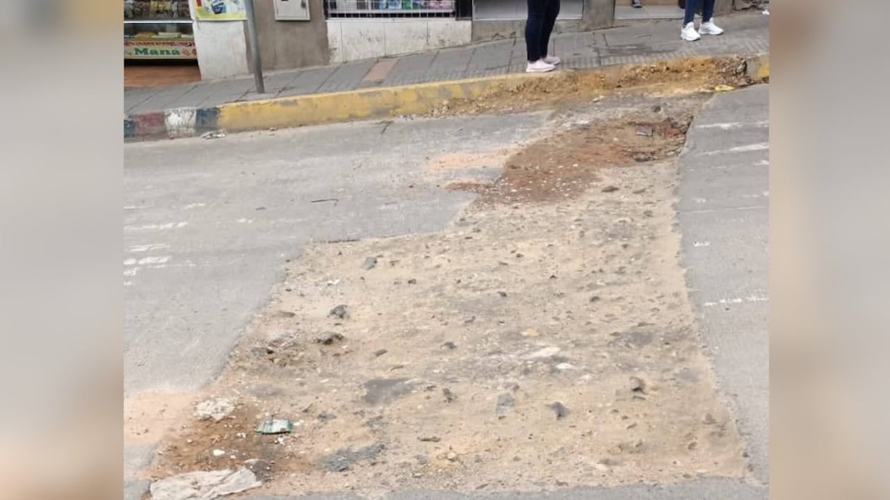 Desde el Concejo de Bogotá denunciaron que la Empresa de Acueducto y Alcantarillado estaría interviniendo varias zonas de la ciudad, pero estaría dejando las vías en mal estado. Imagen del sector ‘Tres Esquinas’, en la localidad Rafael Uribe Uribe.