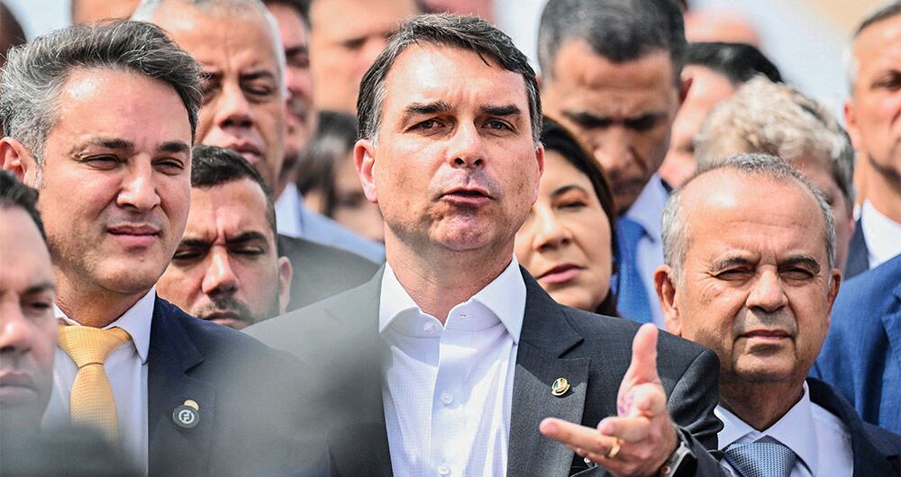 Flavio Bolsonaro, hijo del expresidente Jair Bolsonaro, tras la sentencia dictada a su padre