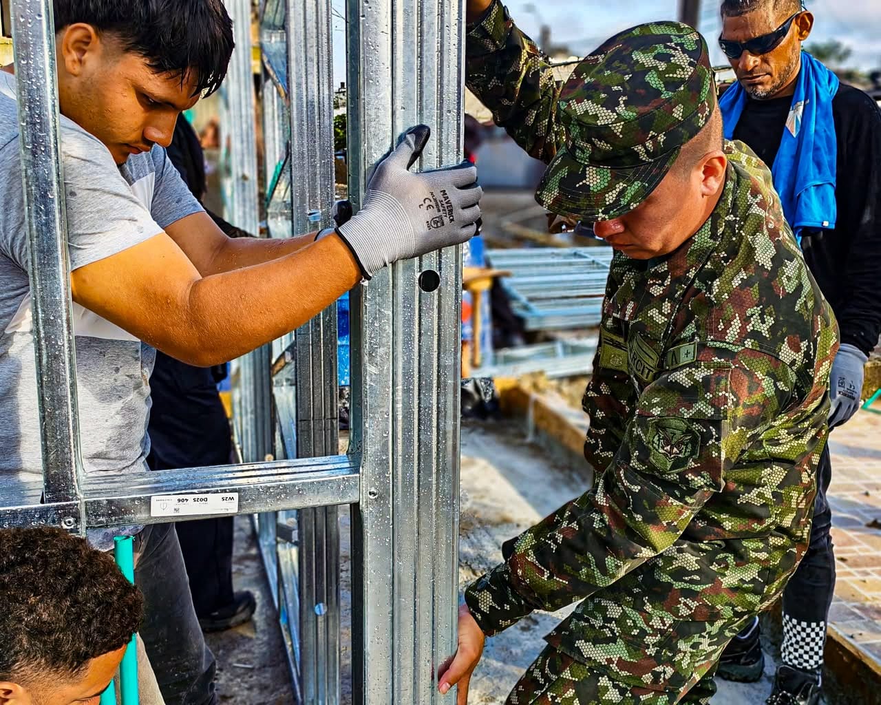 Adopta Un Hogar entrega su primera casa reconstruida a familia golpeada por el sismo.