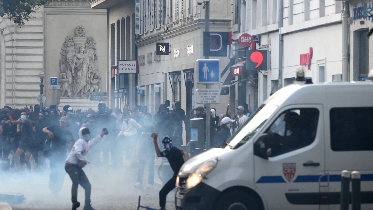 Los disturbios que iniciaron en París, llegaron a la ciudad de Marsella. Foto: AFP.