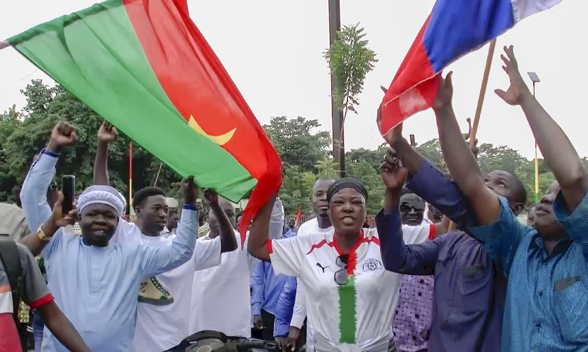 El país ya había vivido un escenario de golpe de estado el pasado mes de enero, fecha en la que fue derrocado un gobierno elegido democráticamente.