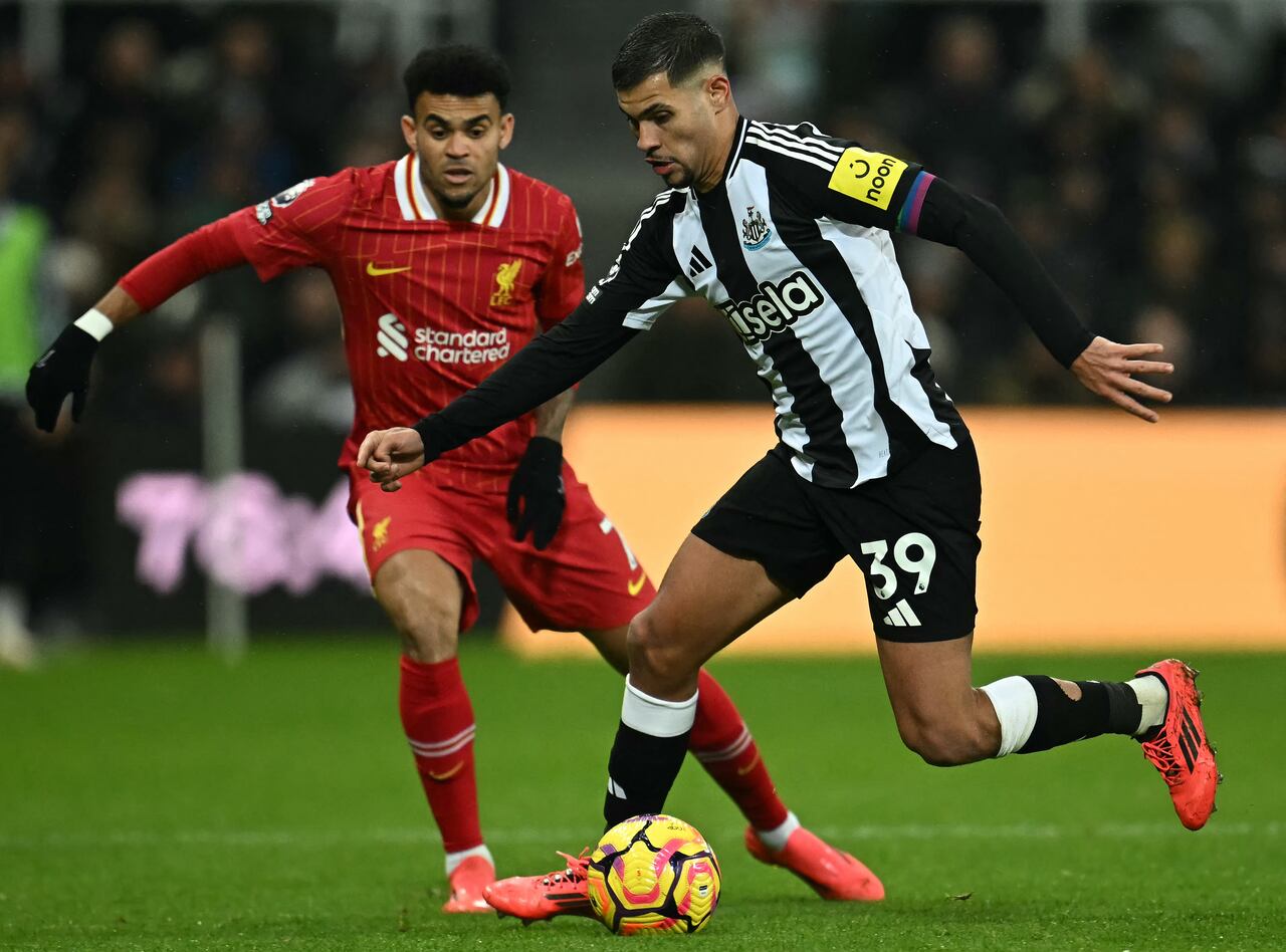 El colombiano Luis Díaz jugó el tramo final del duelo Liverpool-Newcastle, por la Premier.